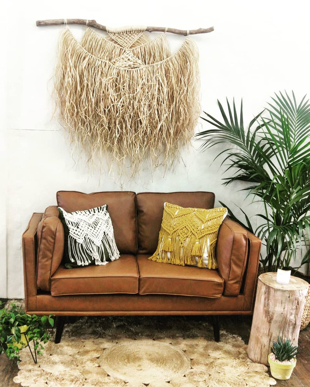 TAN LOUNGE